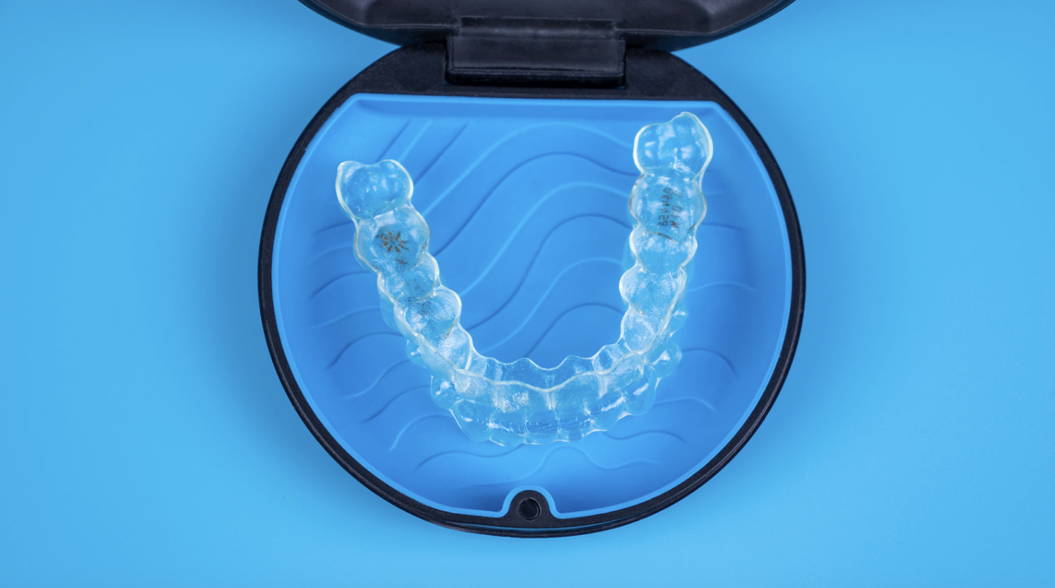 clear invisalign sydney tray in round case